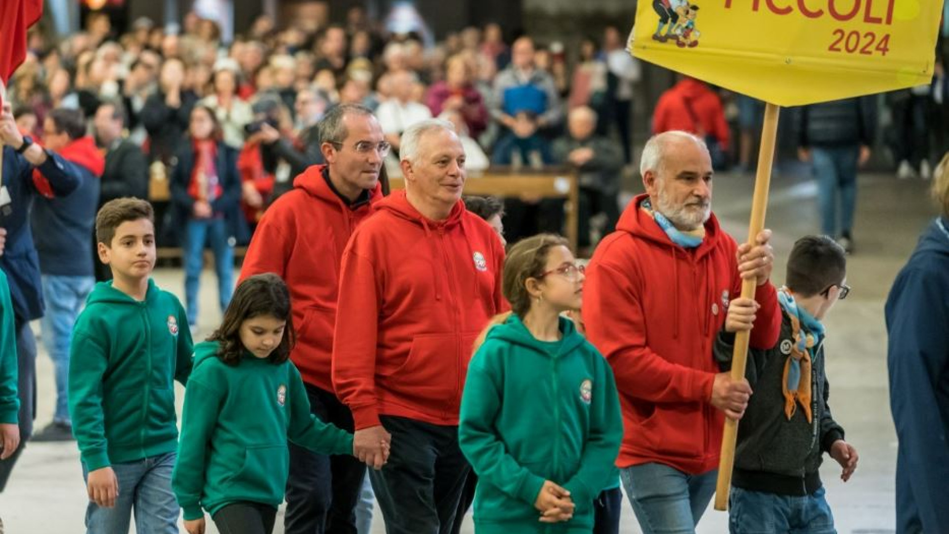 Immagine di Alla Grotta di Lourdes tutti i colori dei bambini