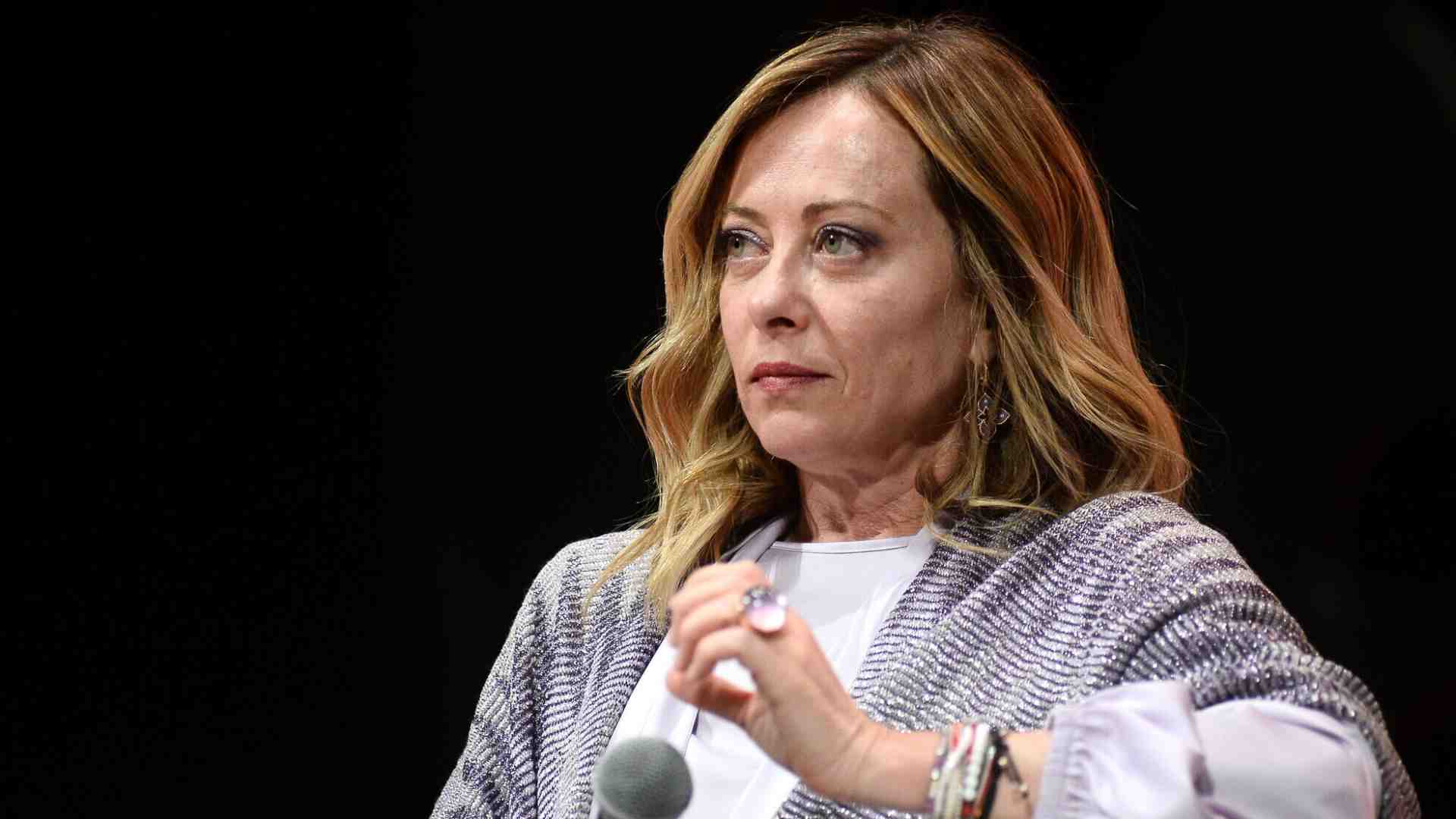 Immagine di Meloni: "De Luca mi ha insultata perché sono donna. Schlein tiri fuori più coraggio"