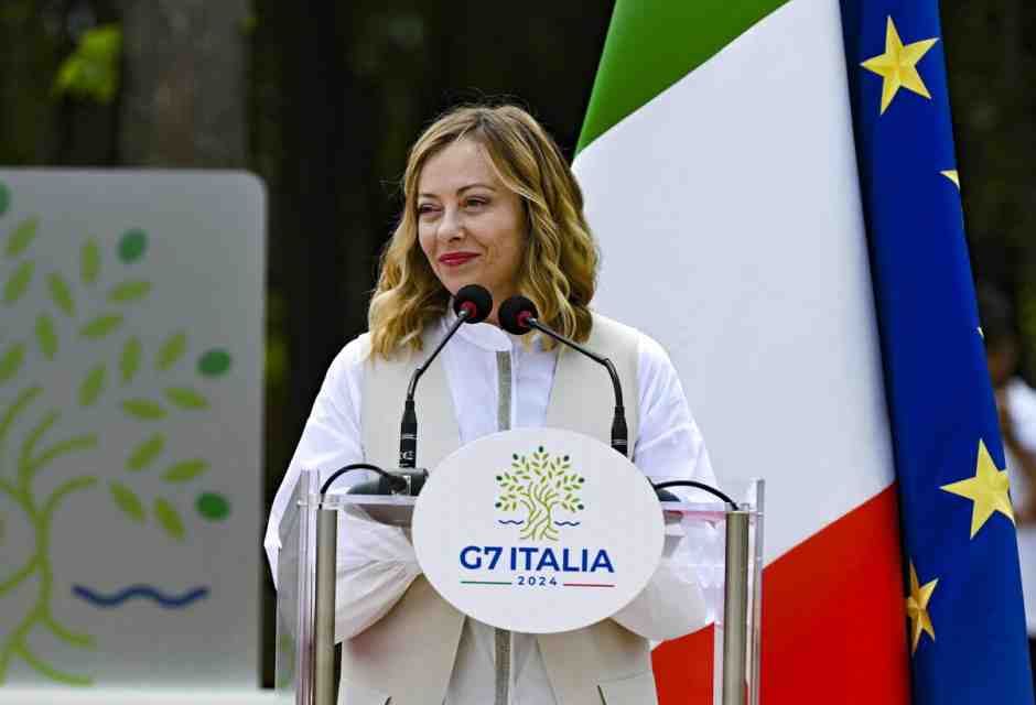 Meloni: "L'Europa non ci dica cosa mangiare. Non ho litigato con De Luca"