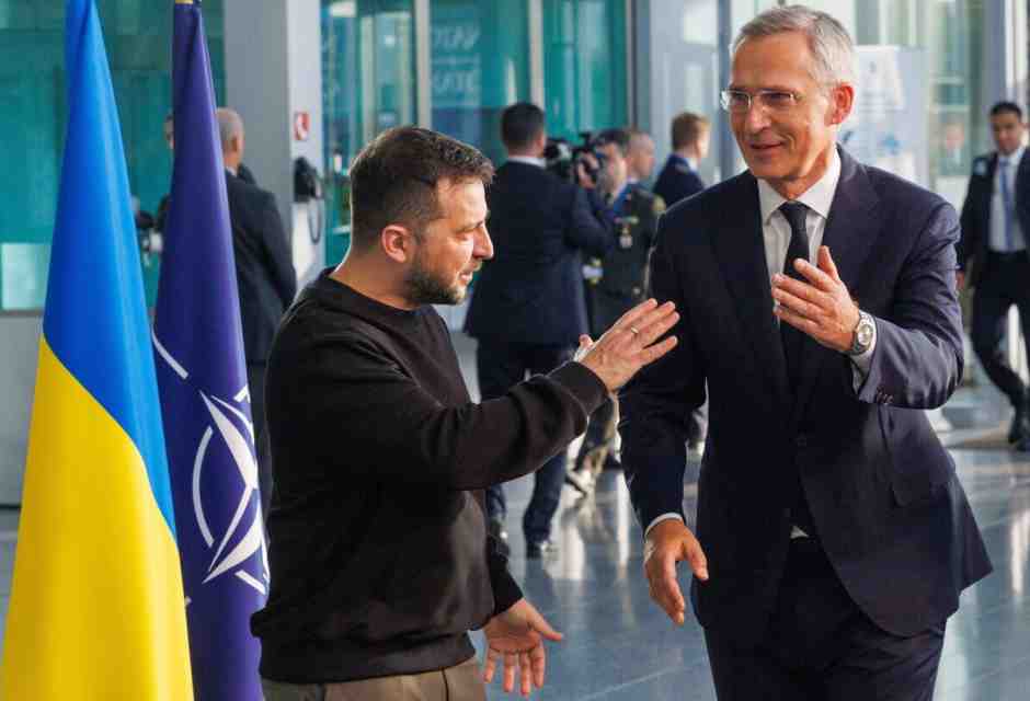 Volodymyr Zelensky e Jens Stoltenberg (LaPresse)
