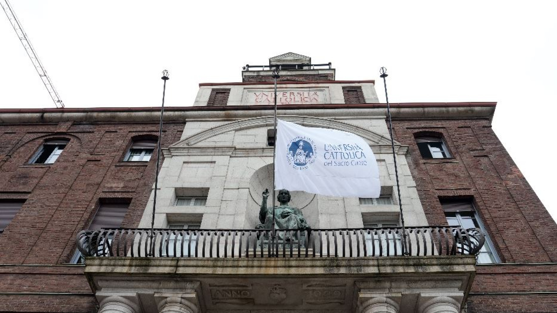 Immagine di L'omaggio di docenti e studenti al rettore scomparso Anelli