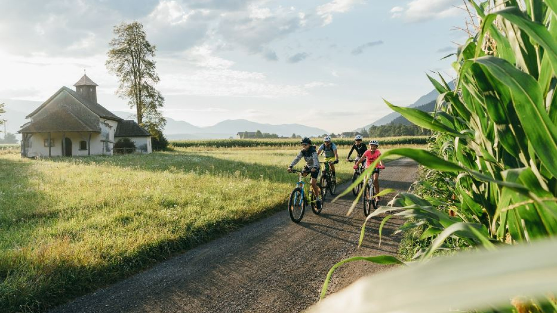Immagine di Viaggiare pedalando: il cicloturismo è slow, ma va forte