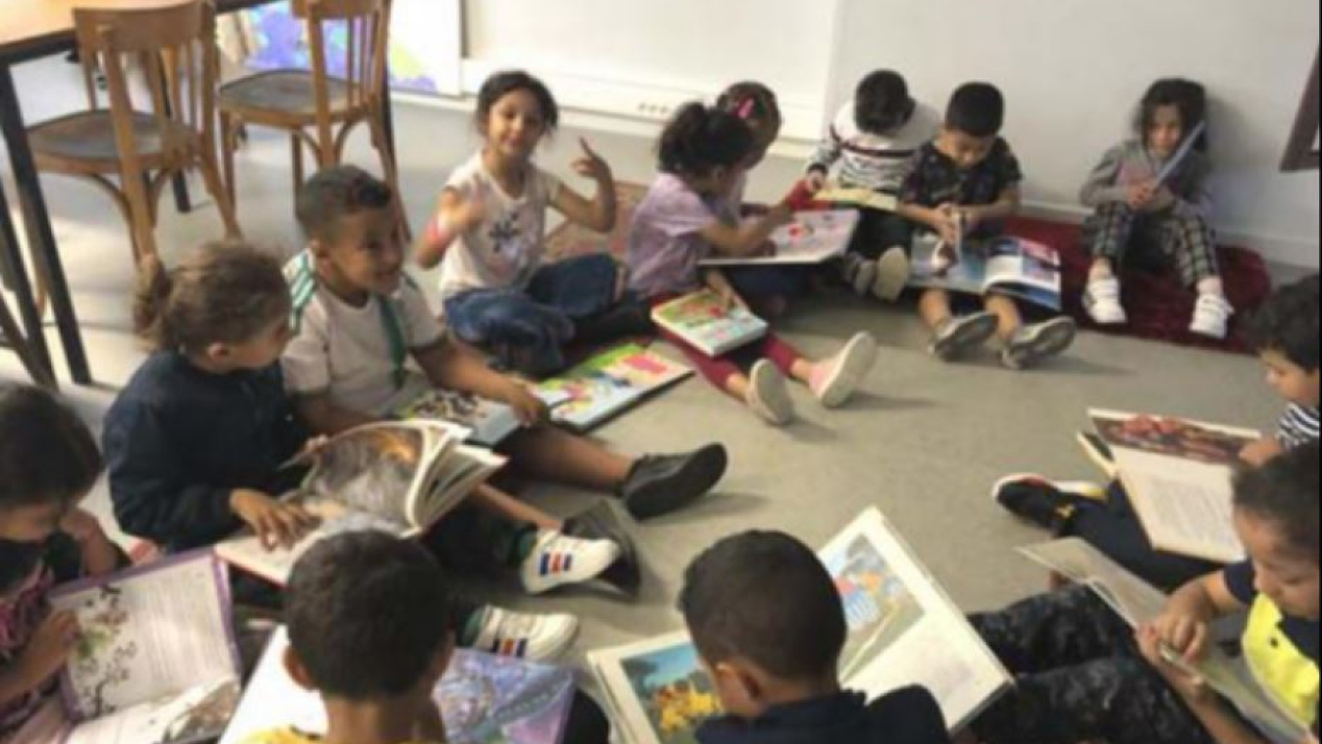 Immagine di Suor Valeria fra le famiglie islamiche. Così Marsiglia è scuola di fraternità