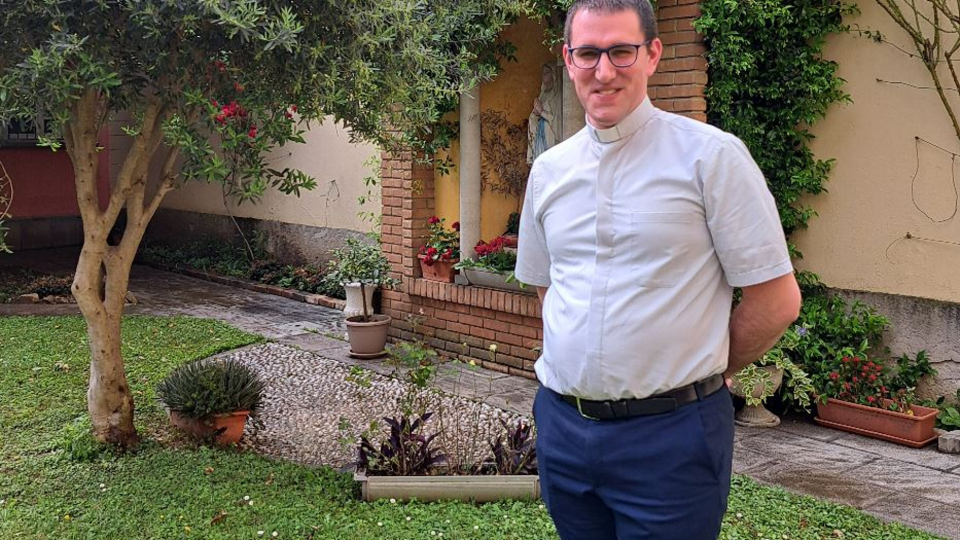 Immagine di Il coraggio di don Omar: l'oratorio chiuso per risse è ripartito