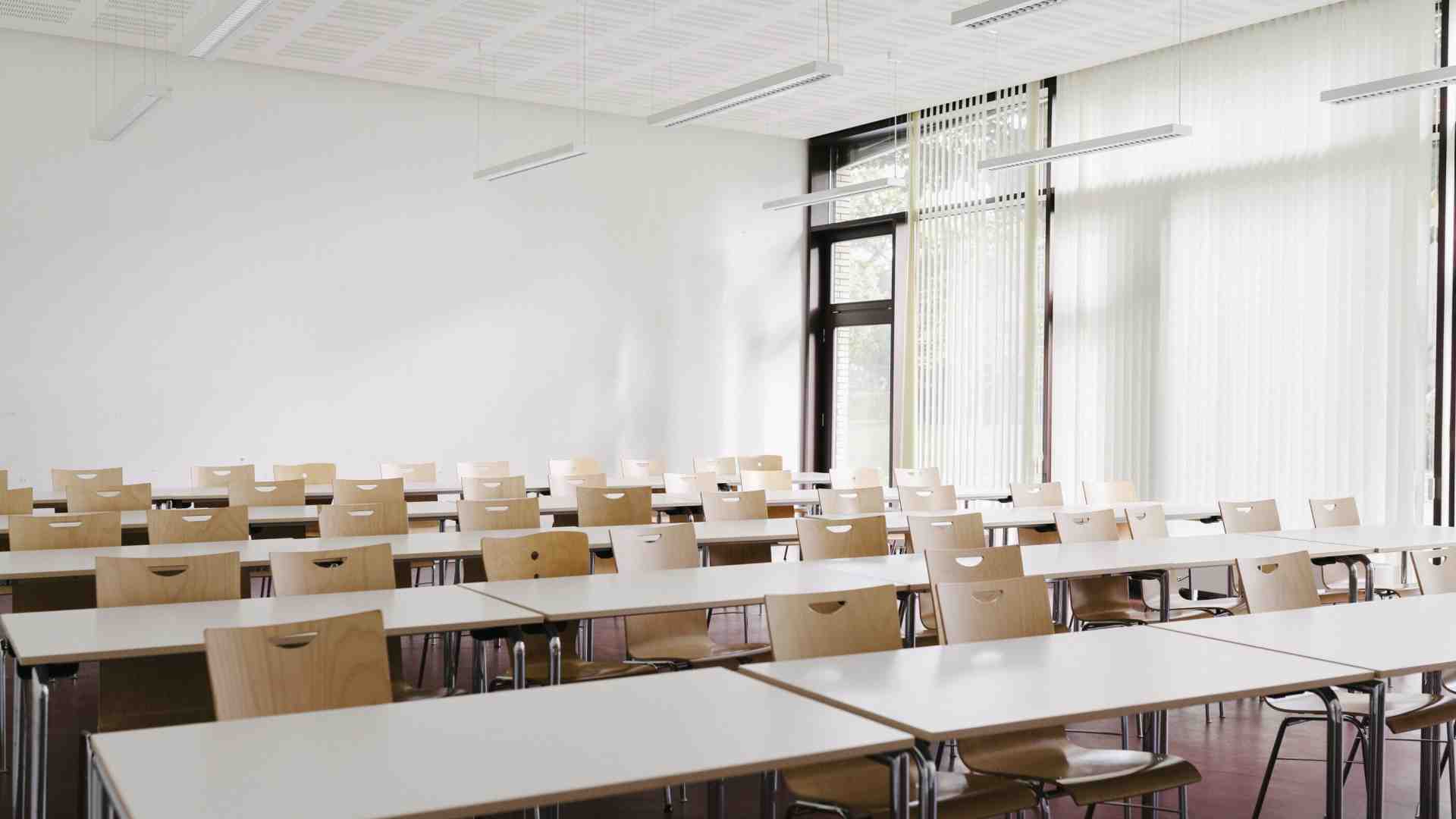 Immagine di La scuola come servizio. Ripensare il ruolo dell'istituzione (e dell'istruzione)