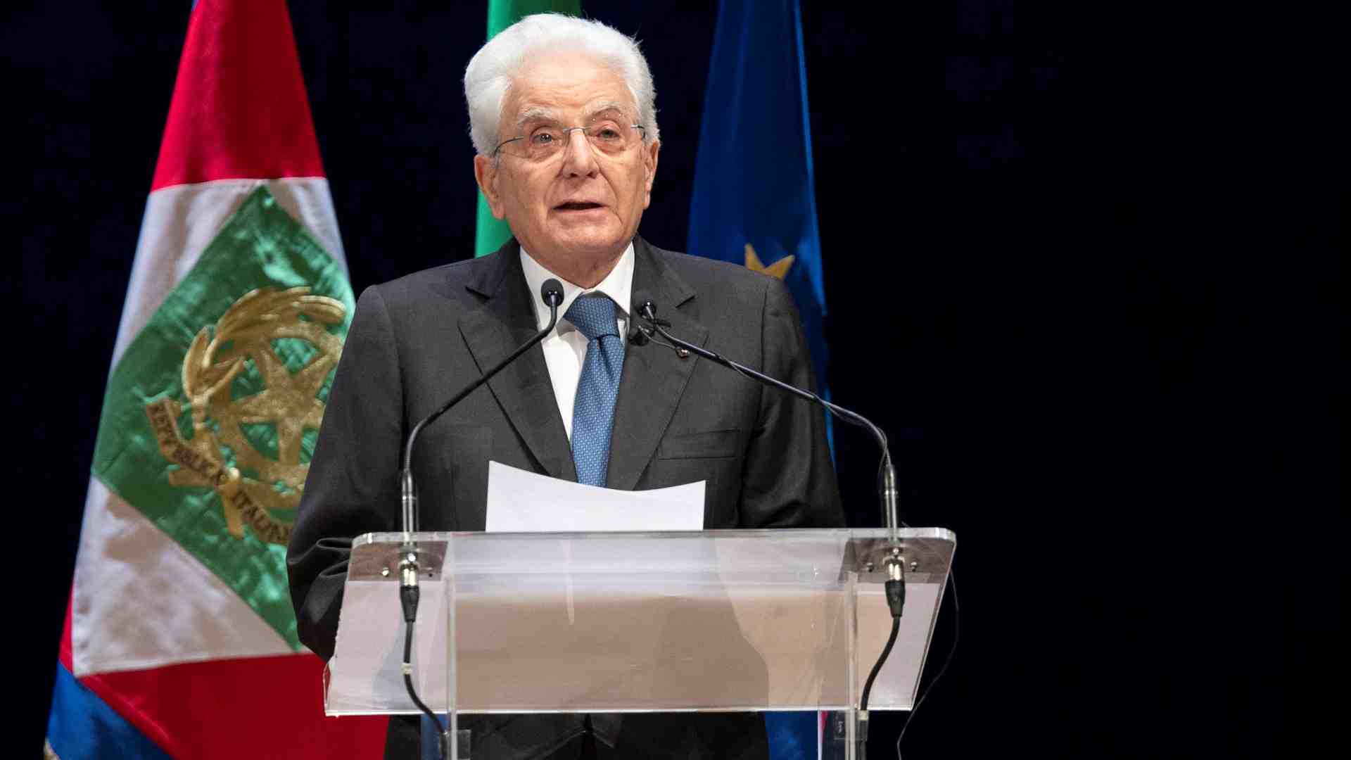 Immagine di Mattarella, 2 giugno «europeo»: Italia per la pace, ma «senza baratti»