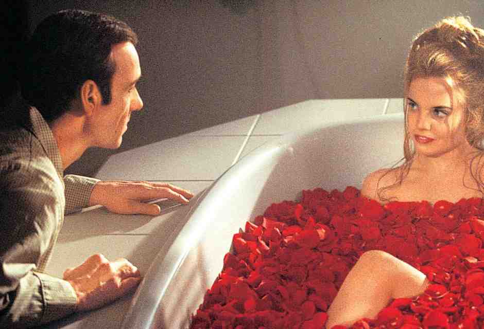 Kevin Spacey e Mena Suvari in una scena di &ldquo;American Beauty&rdquo; di Sam Mendes&nbsp;<br />