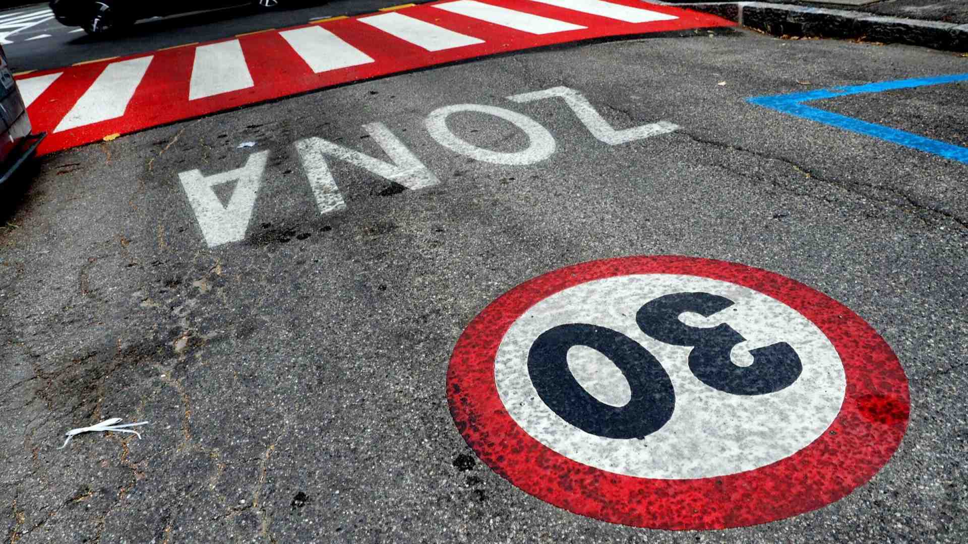 Immagine di Su Bologna città 30 decideranno i cittadini: via libera al Referendum