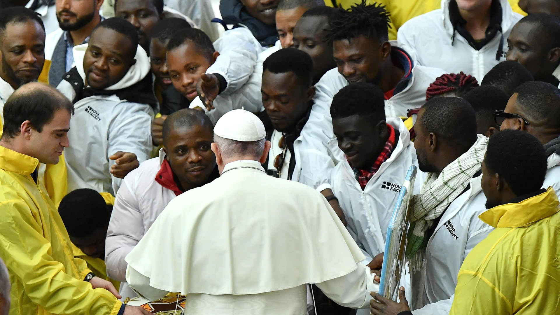 Immagine di Papa Francesco: «Nei migranti assetati e provati incontriamo il Signore»