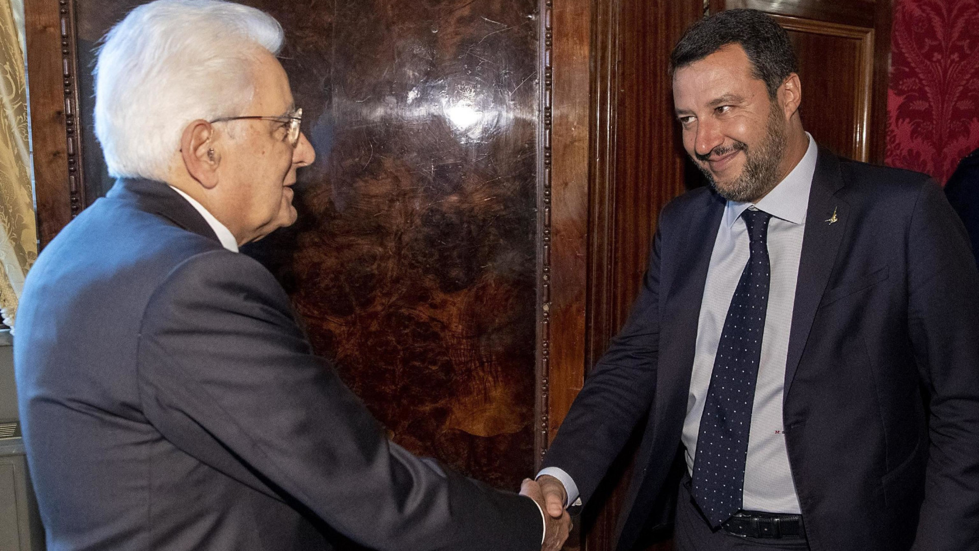 Immagine di Retromarcia di Salvini: io e la Lega con Mattarella