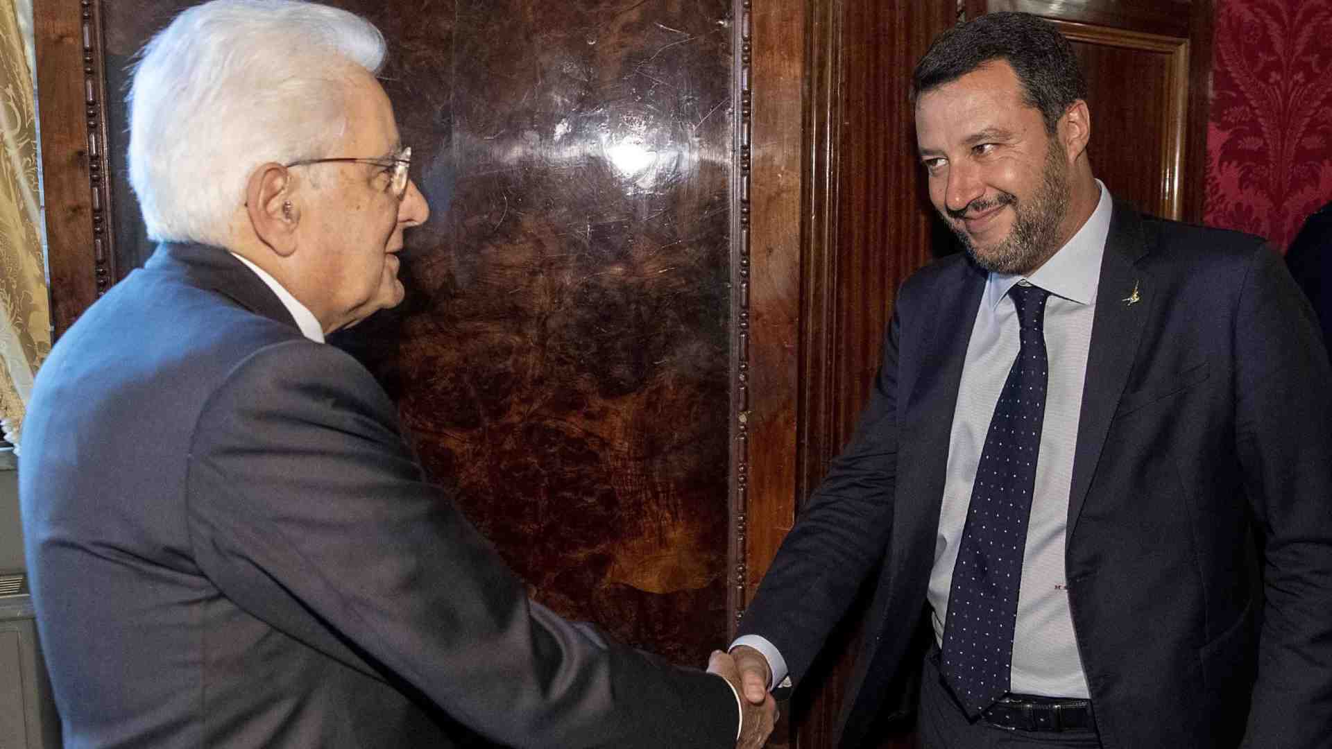 Immagine di Retromarcia di Salvini: io e la Lega con Mattarella