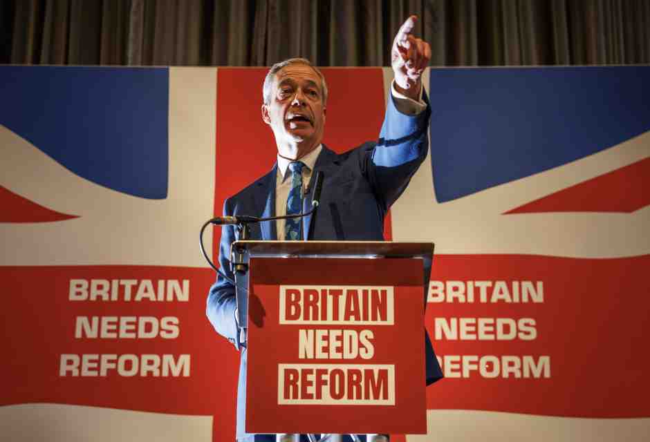 Nigel Farage annuncia che si presenter&agrave; alle prossime elezioni (Foto di Dan Kitwood/Getty Images)&nbsp;<br />