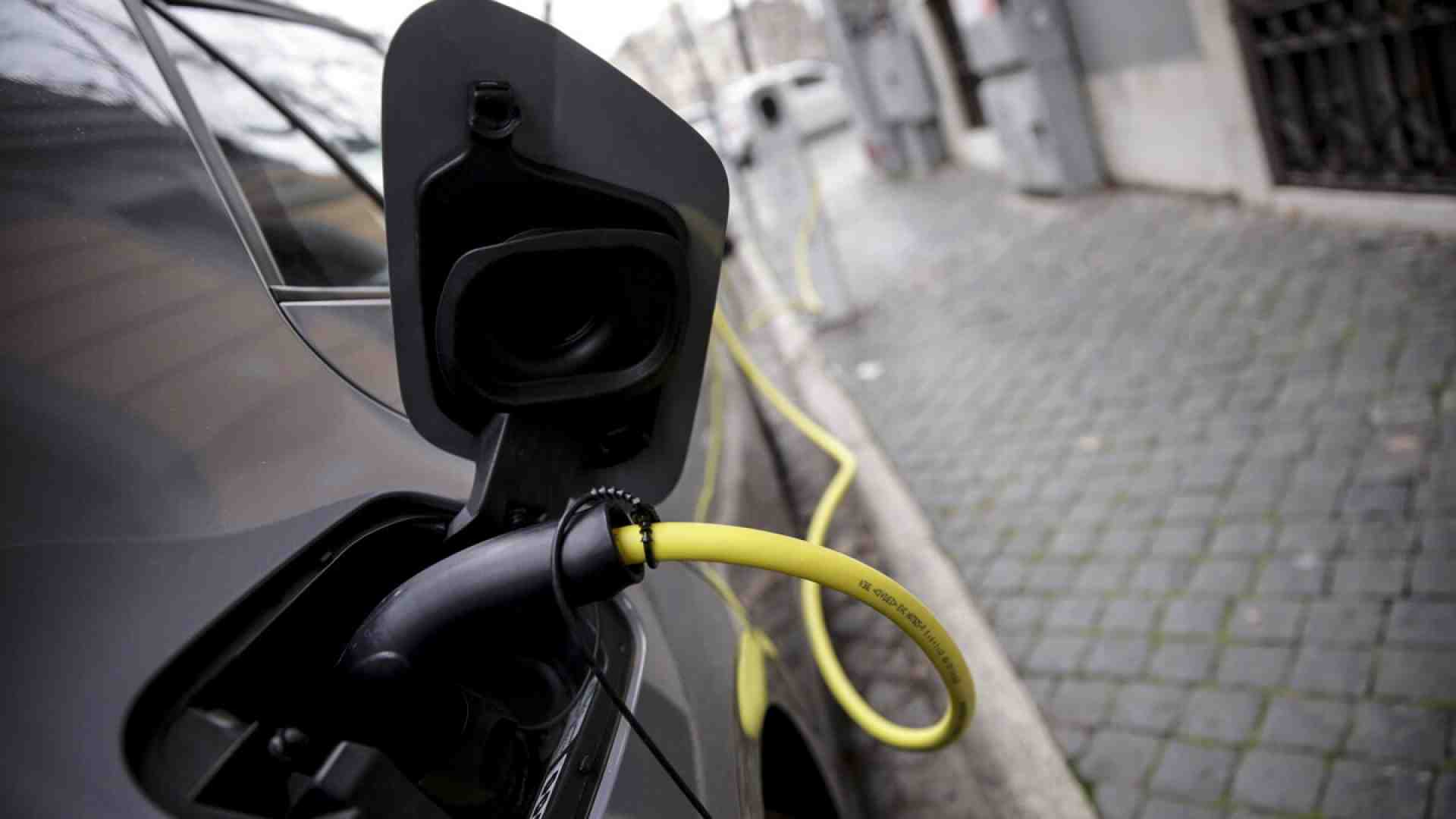Immagine di Gli incentivi per le auto elettriche vanno a ruba. Anomalia di un successo