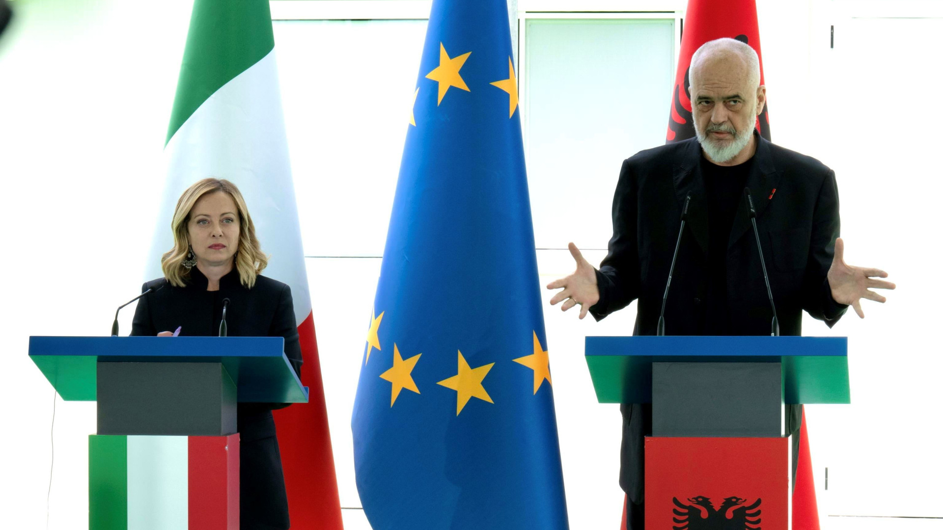 Immagine di Meloni in Albania: i centri per i migranti apriranno ad agosto