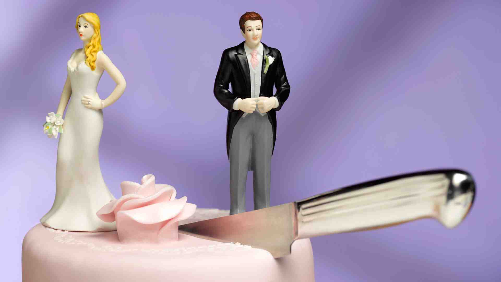 Immagine di Diminuiscono i matrimoni religiosi e crolla il numero dei nuovi nati. Non è un caso