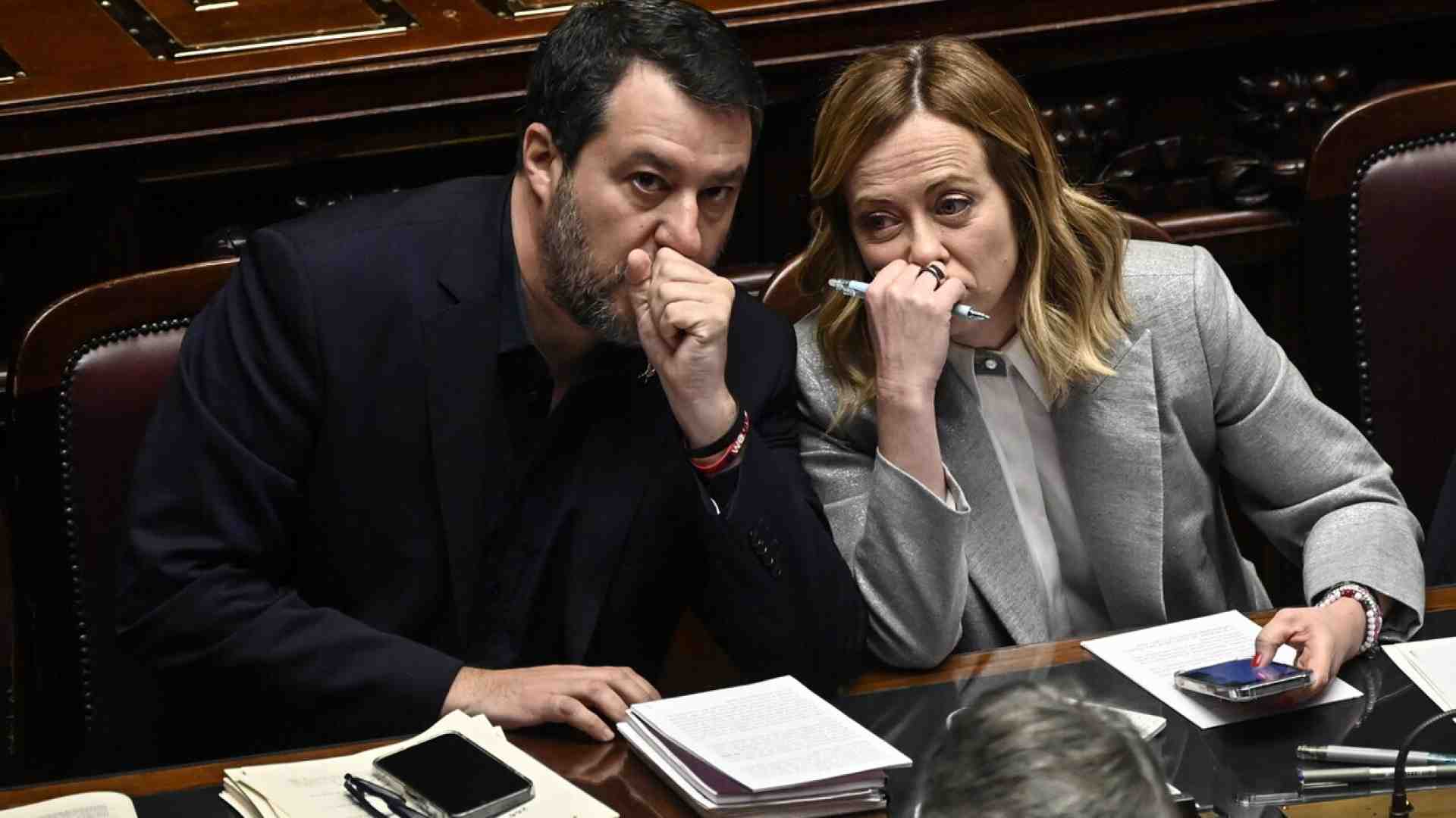 Immagine di Lo sprint di Meloni e Salvini: lei punta sui migranti in Albania, lui chiama Trump