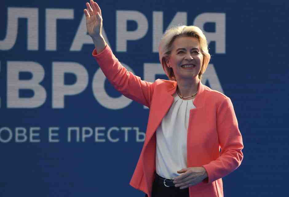 Loghi, felpe e volantini: la campagna elettorale di von der Leyen