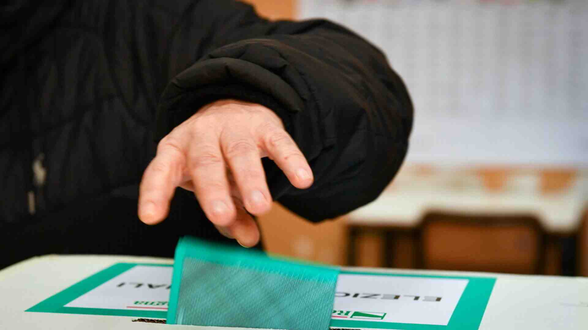 Immagine di Bari, Firenze, Cagliari e le regionali in Piemonte: l'Italia al voto oltre alle europee