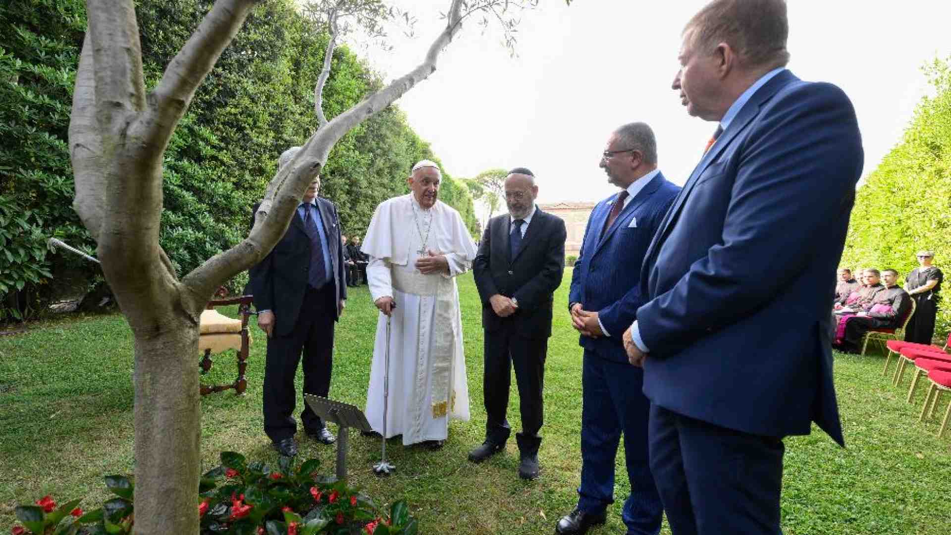 Immagine di Il Papa chiede di nuovo pace: «Fermare le armi, liberare gli ostaggi»