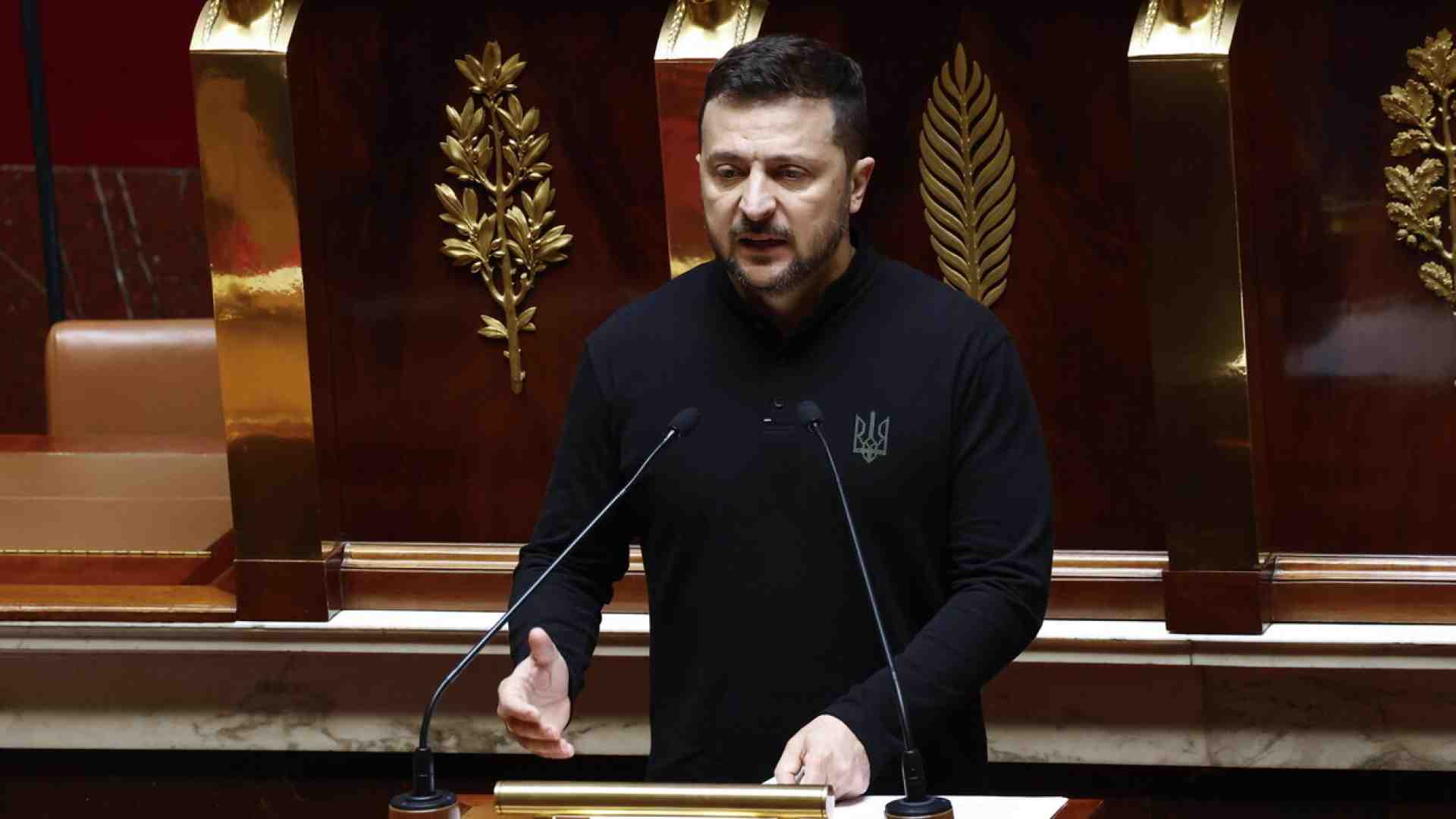 Immagine di Zelensky ringrazia la Francia per gli aiuti militari: "Putin è come Hitler"