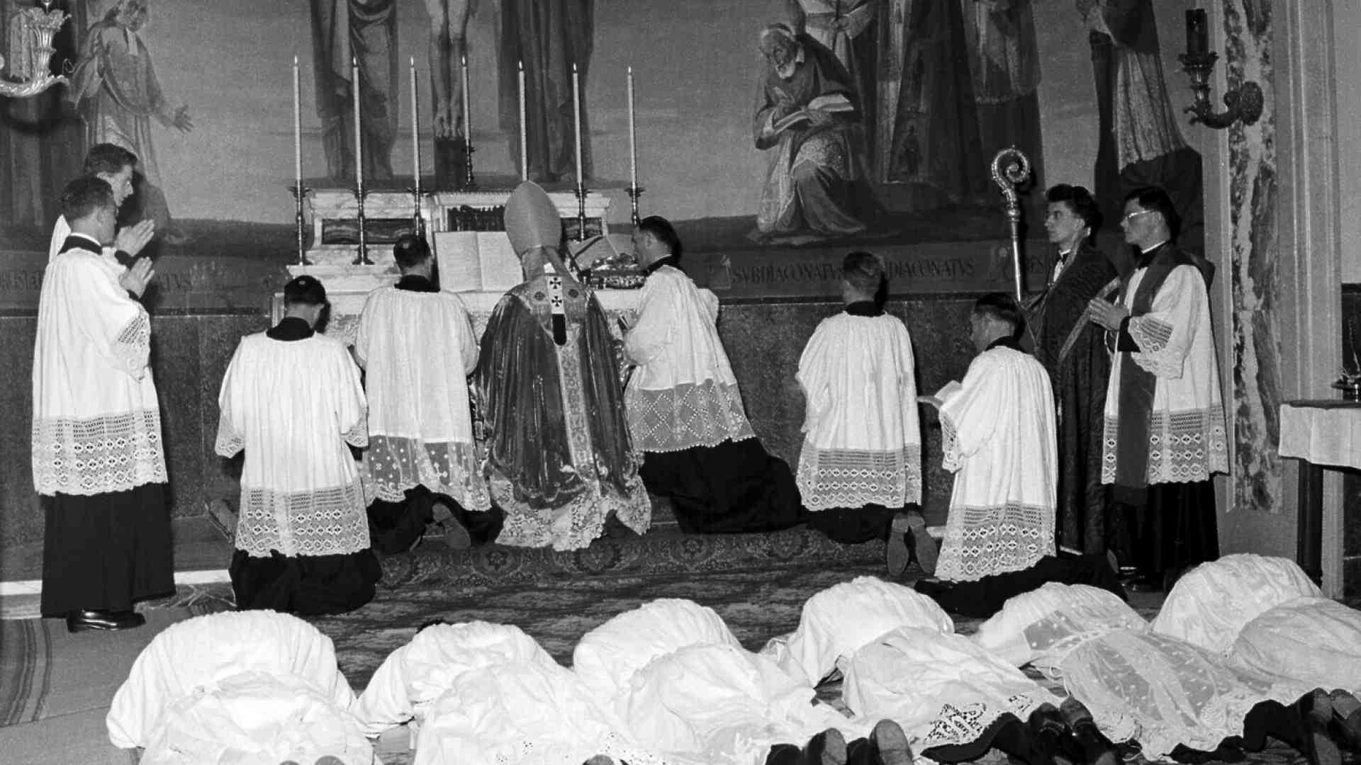 Immagine di La santità del prete. Al di là della frase del Papa, resta una questione ineludibile