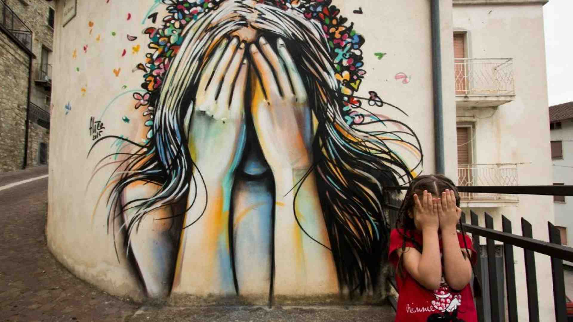 Immagine di Il Molise che resiste si disegna sui muri di Civitacampomarano