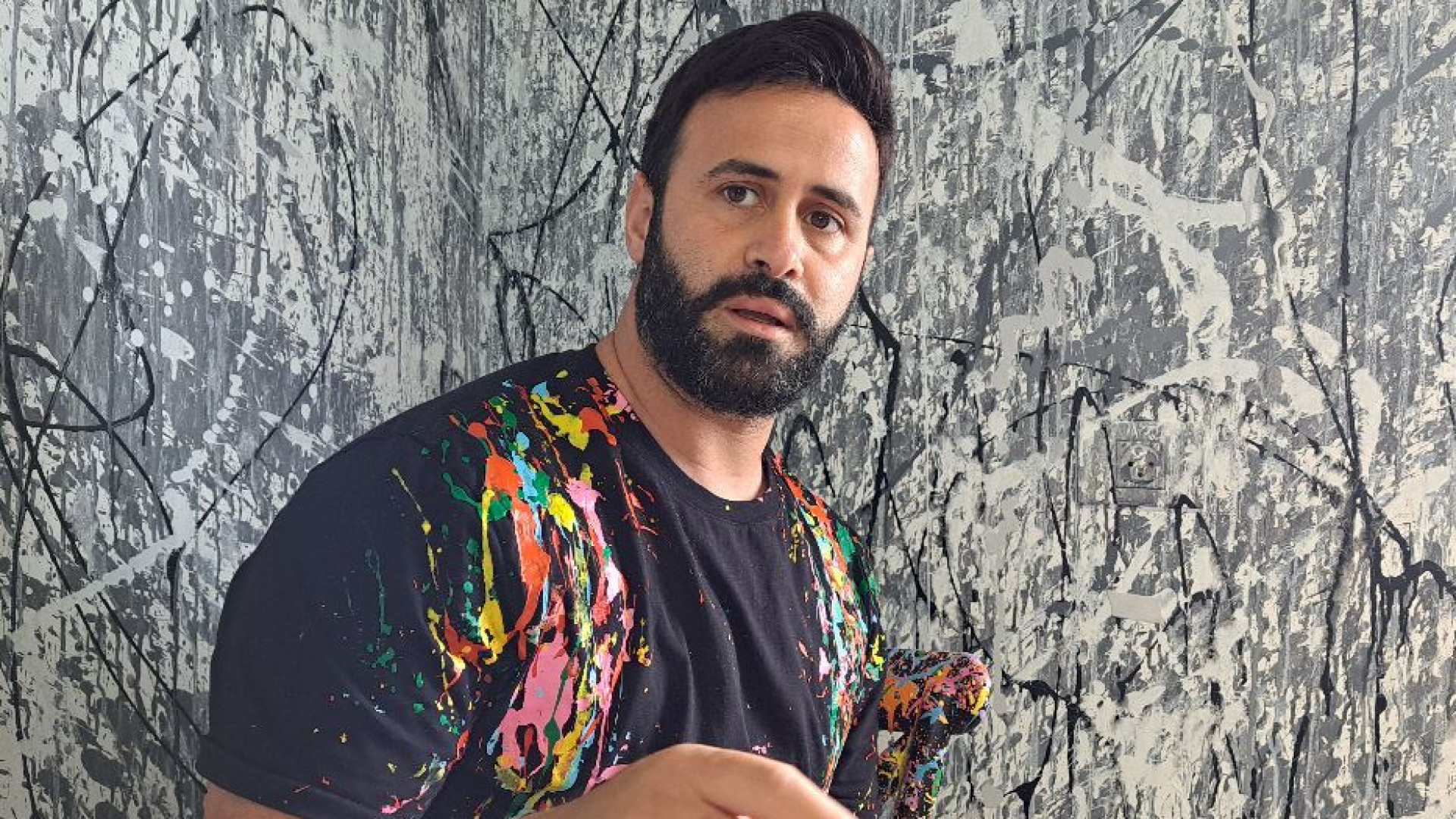Immagine di Da emarginato a star dei social. Artista druso: «La mia rabbia a colori»
