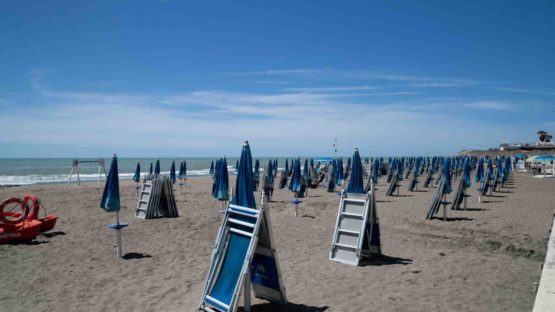 Immagine di Dal mare di Roma al male di Roma: il tragico declino di Ostia