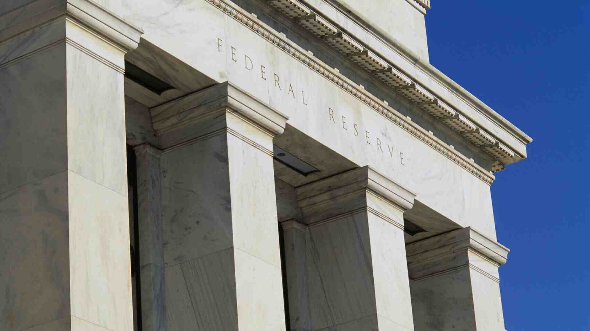 Immagine di Salari e inflazione frenano il calo dei tassi in America. Bce vs Fed?