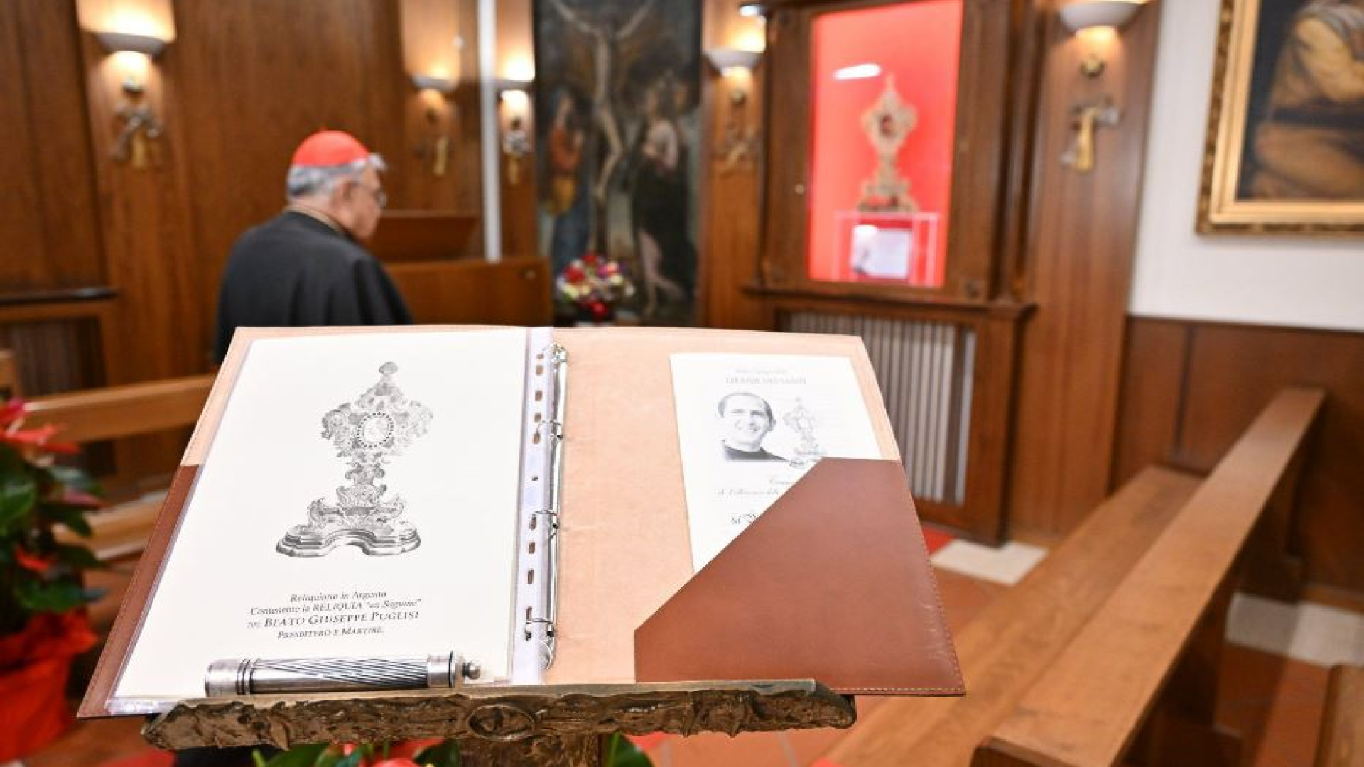 Immagine di Una reliquia del beato Pino Puglisi donata ai carabinieri