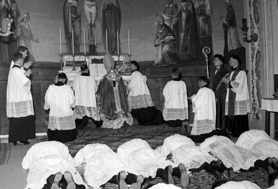 La santità del prete. Al di là della frase del Papa, resta una questione ineludibile