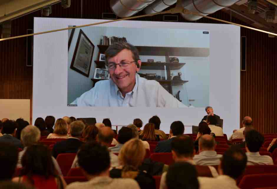 Lo stato dell'arte dell'IA secondo Colao: "In Italia eccellenti nel dibattito ma non nello sviluppo"