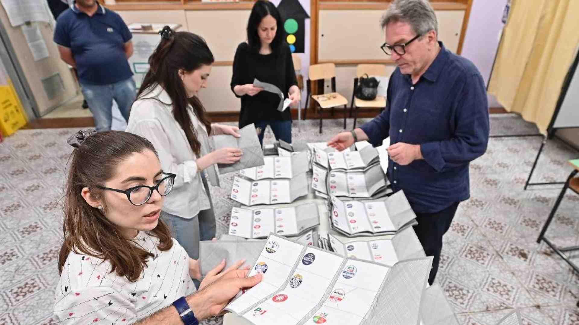 Immagine di In Italia l'affluenza più bassa nella storia repubblicana. Calo nell'Ue