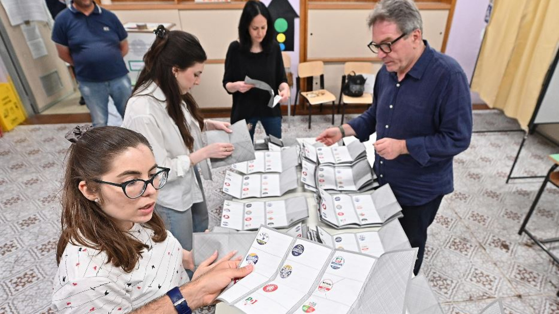 Immagine di In Italia l'affluenza più bassa nella storia repubblicana. Calo nell'Ue
