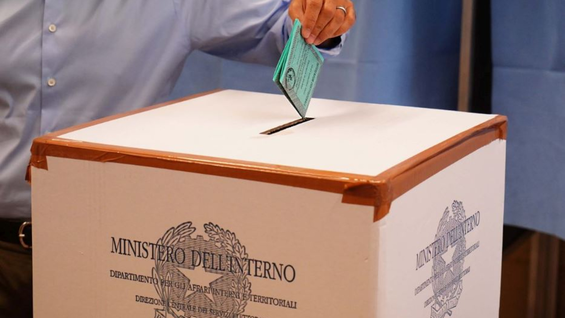 Immagine di Bari e Firenze verso il ballottaggio, a Cagliari avanti il campo largo