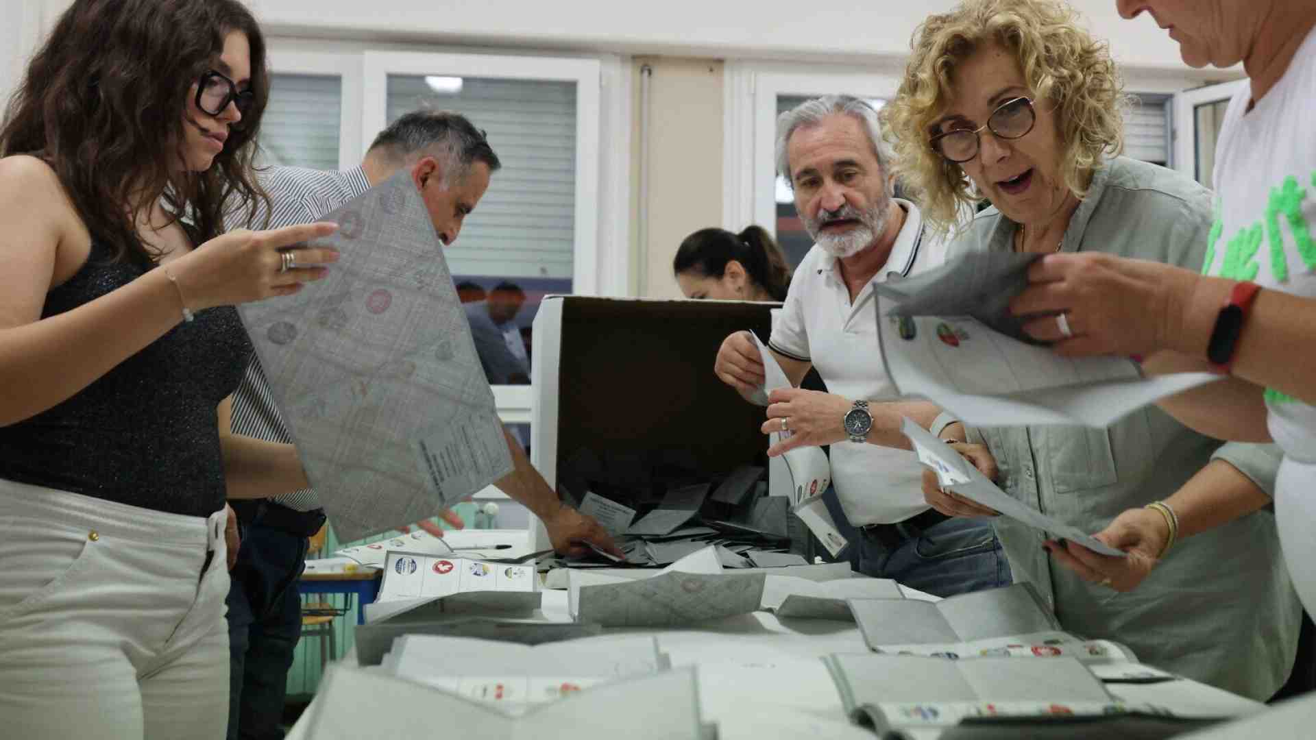 Immagine di Regionali e comunali: in Piemonte resta Cirio, a Bari Leccese sfiora il 50 per cento, ballottaggio a Firenze