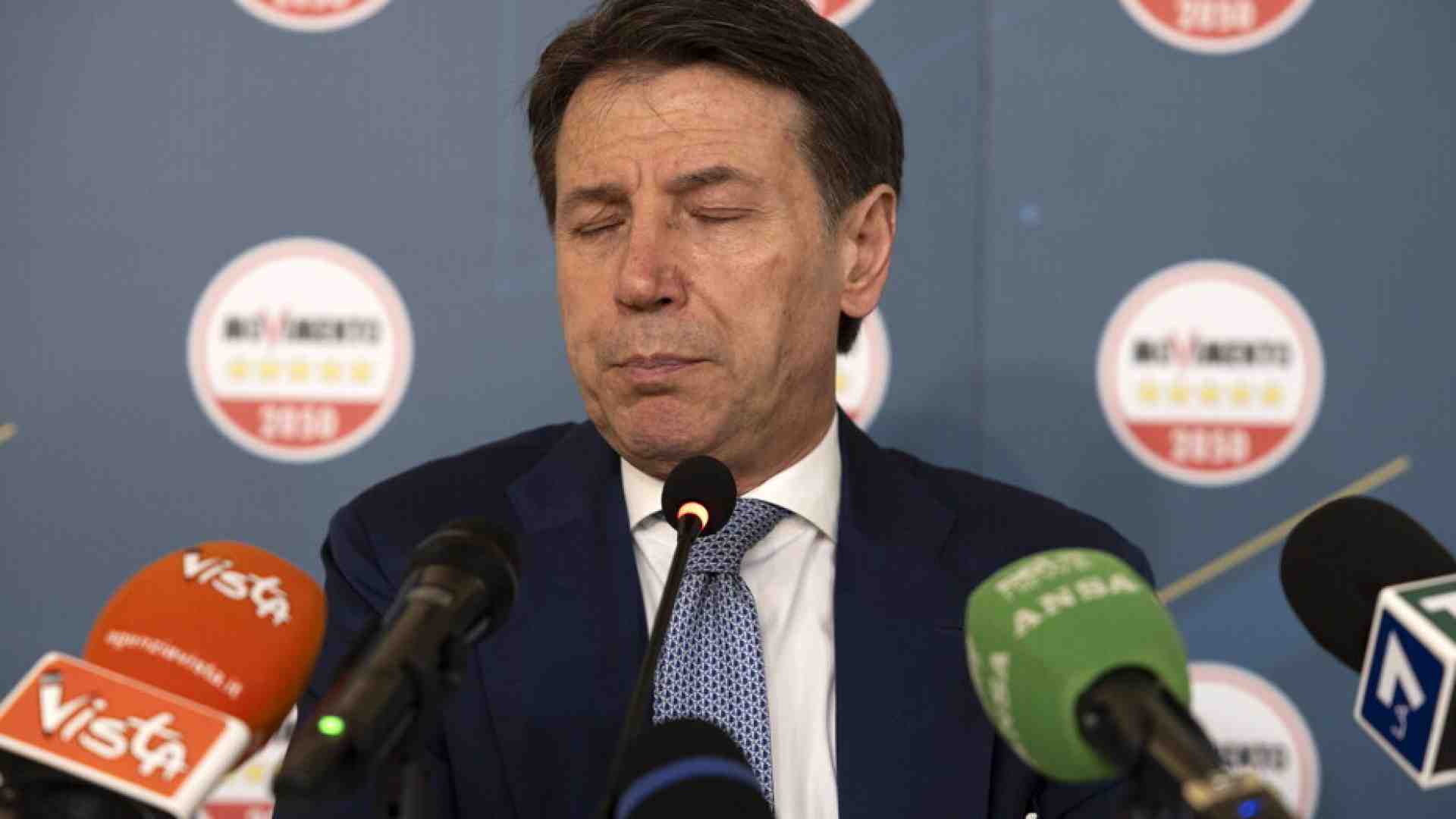 Immagine di Conte pronto a rivedere il divieto di terzo mandato. Casaleggio lo attacca