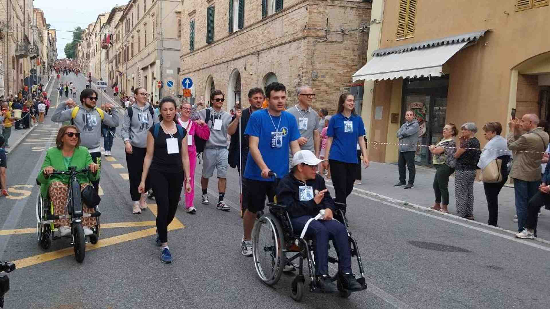 Immagine di Alla Macerata-Loreto camminando insieme ai disabili