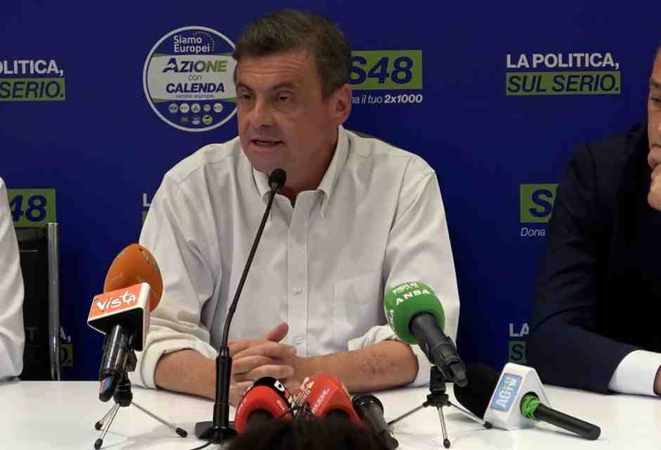 Calenda ipotizza le dimissioni in direzione, poi smentisce di volersi dimettere