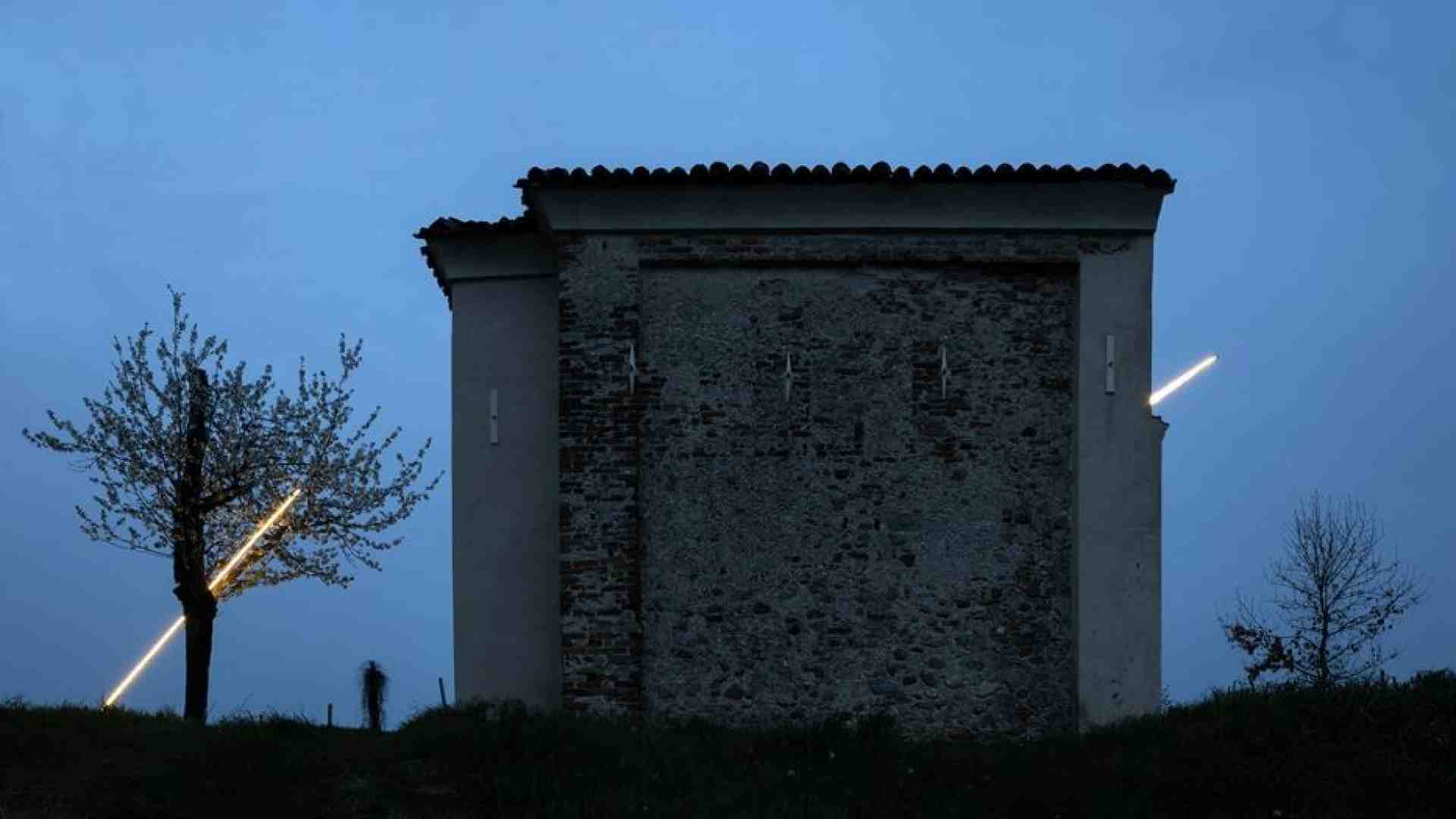 Immagine di “Miracle”, quella scia di luce che porta al Santuario di Vicoforte