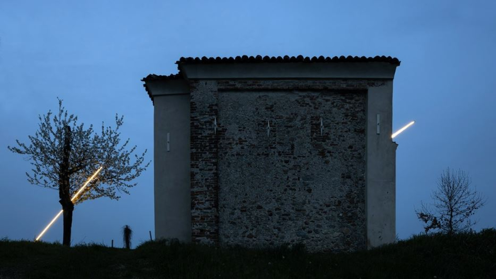 Immagine di “Miracle”, quella scia di luce che porta al Santuario di Vicoforte