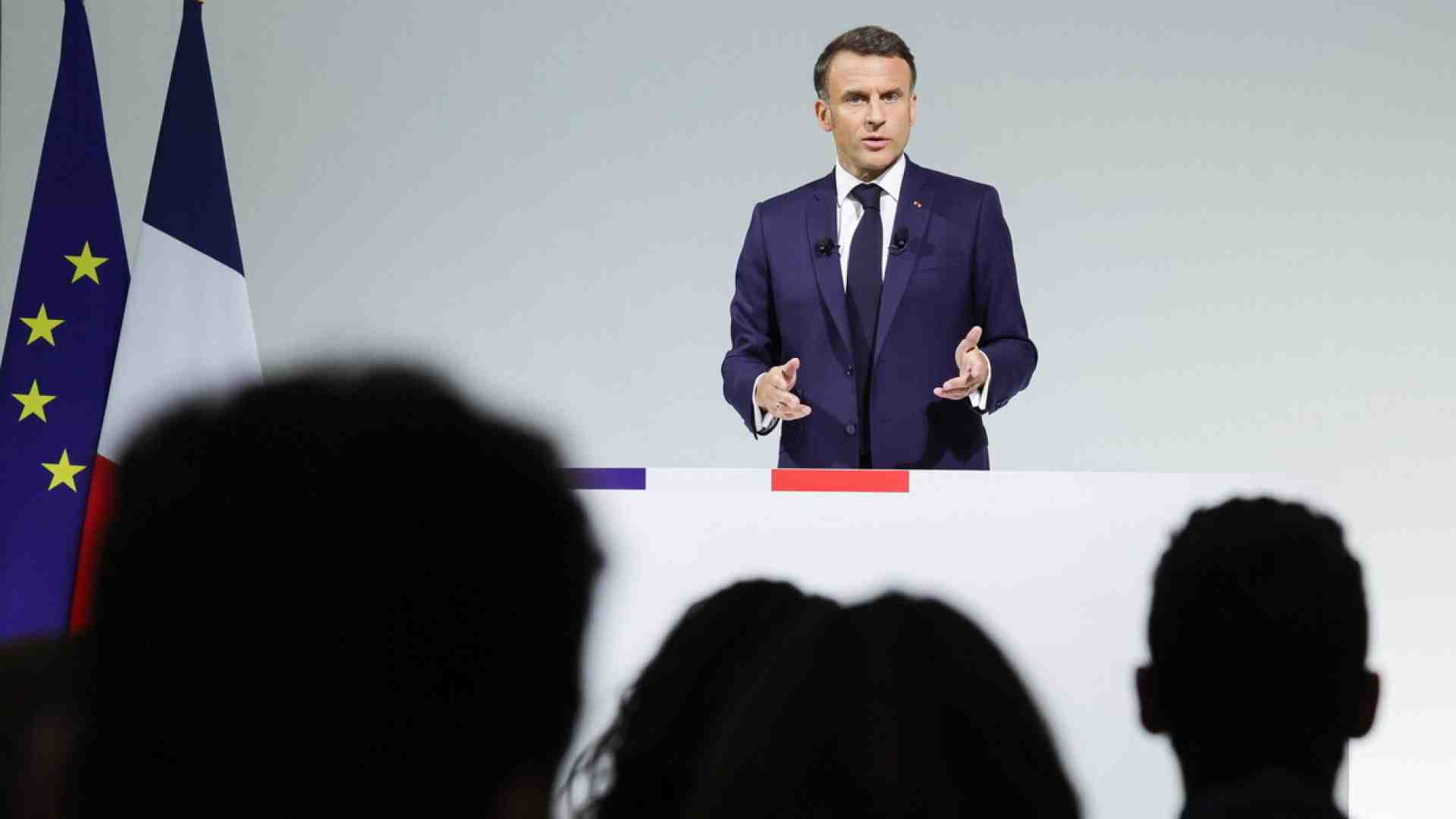 Immagine di Macron denuncia le "alleanze indecenti" a destra e a sinistra