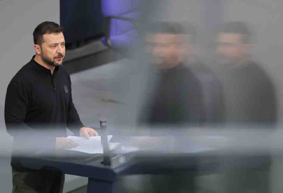 &nbsp;Volodymyr Zelensky nel Parlamento tedesco - foto via Getty Images