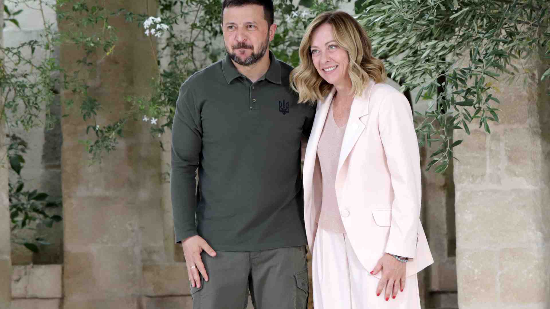 Immagine di Zelensky in Puglia ottiene un finanziamento da 50 miliardi e firma l’accordo con Biden