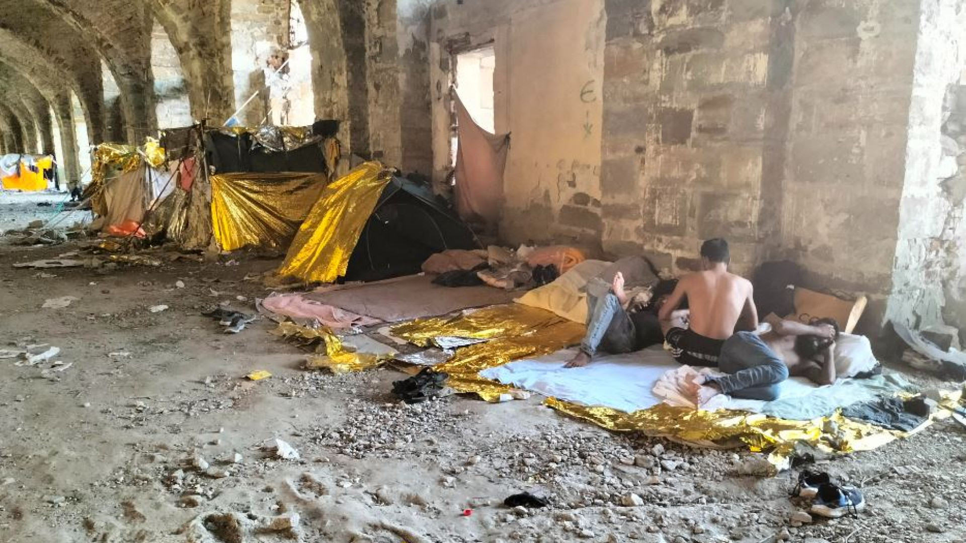 Immagine di Chiude il Silos dei migranti. Il vescovo: «Un luogo indegno. Ora soluzioni»