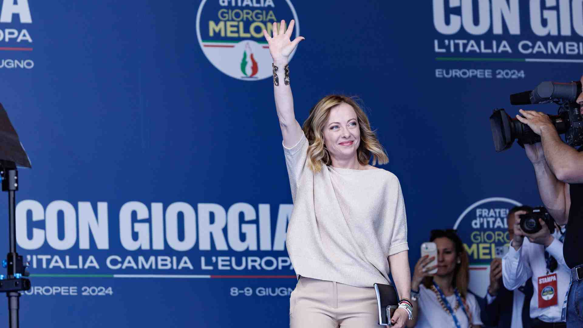 Immagine di Meloni e la bolla FdI: nei comuni il suo partito viene stracciato da Pd. Mancano gli amministratori