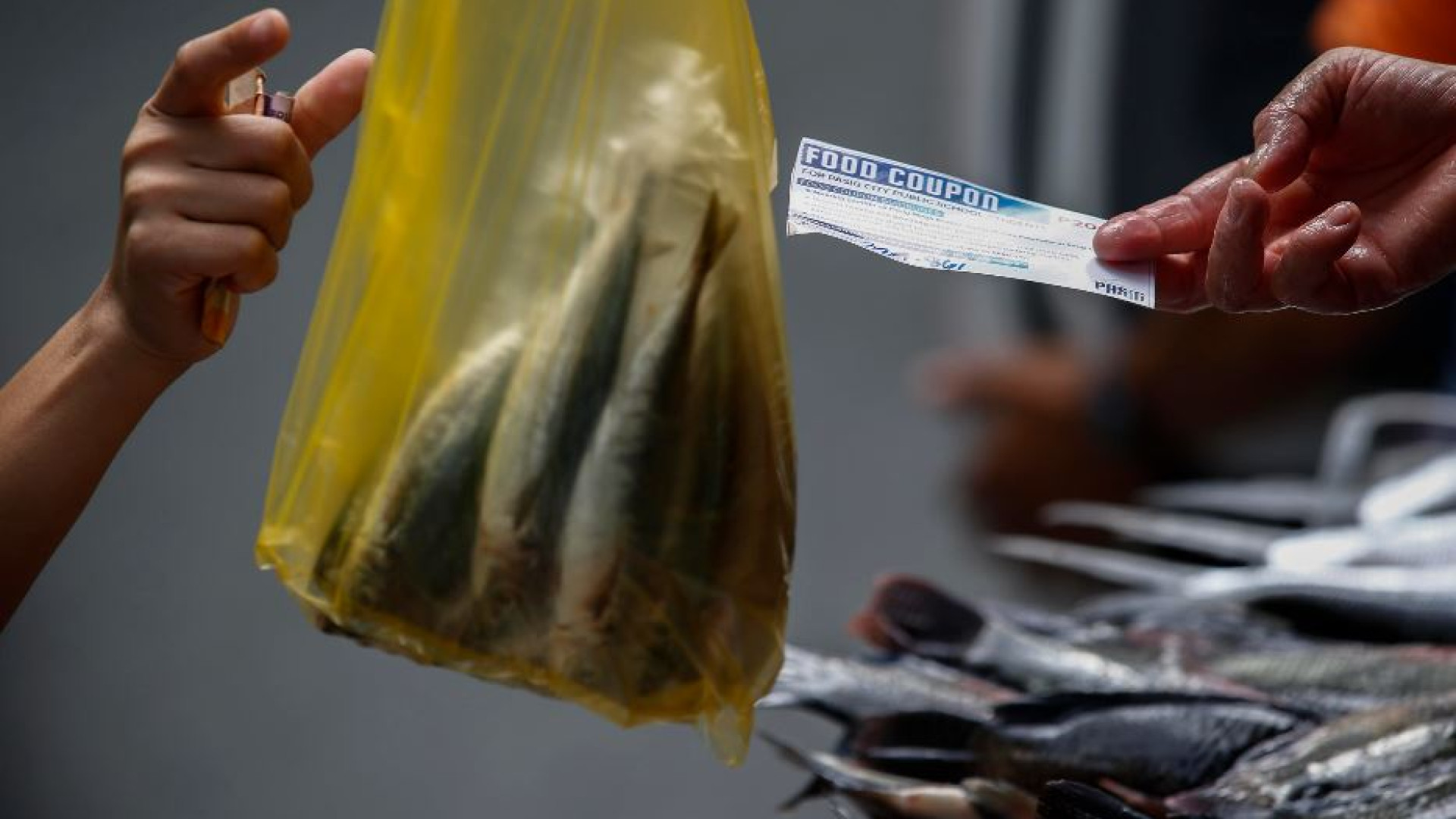 Immagine di I buoni pasto per il pasto non bastano più. Si usano al supermercato