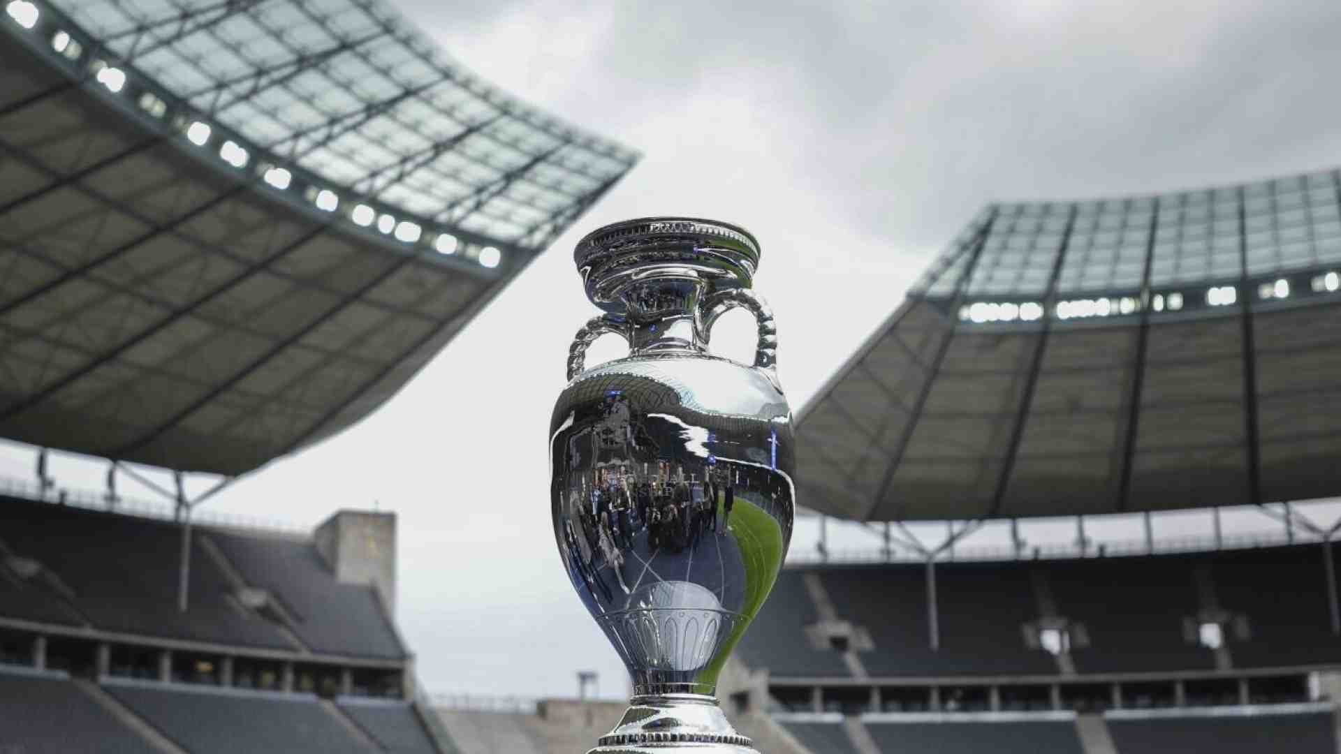 Immagine di Tra odio e spocchia nazionalista, la lunga strada verso gli Europei di calcio