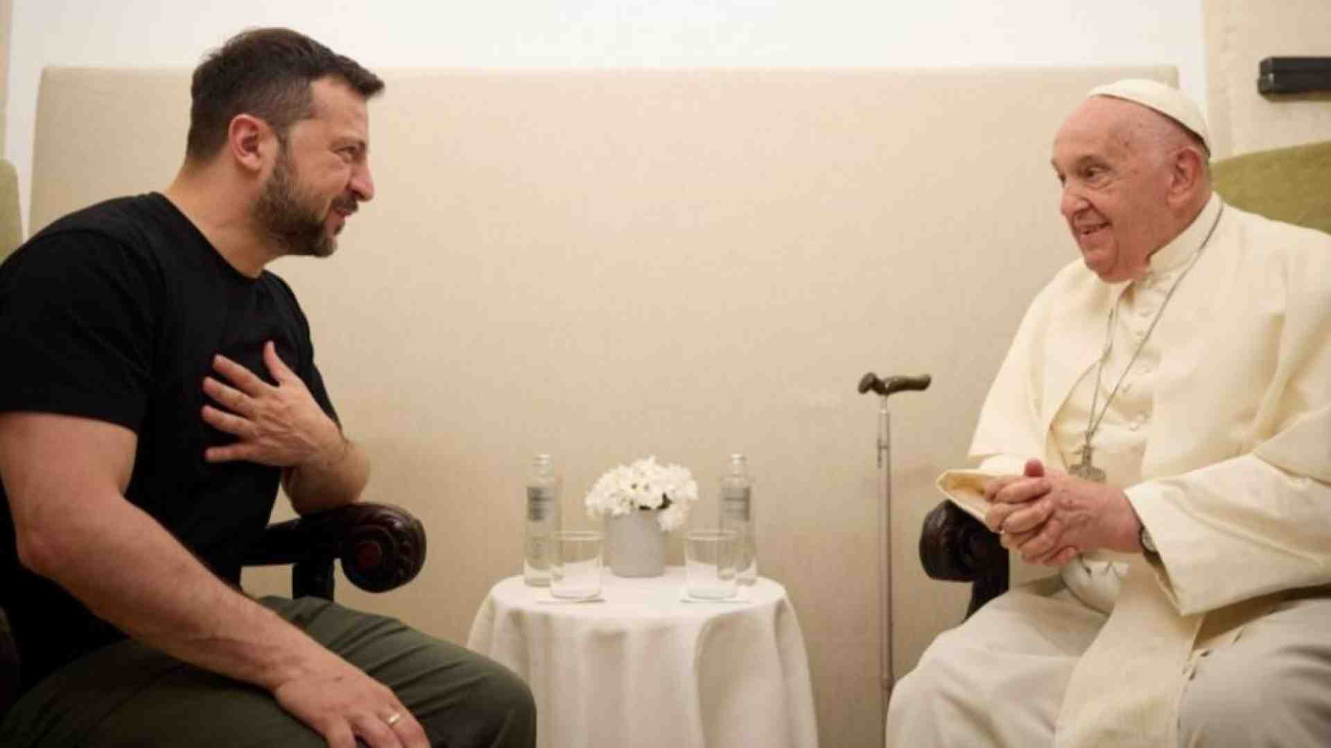 Immagine di L'incontro più atteso: di cosa hanno parlato il Papa e Zelensky