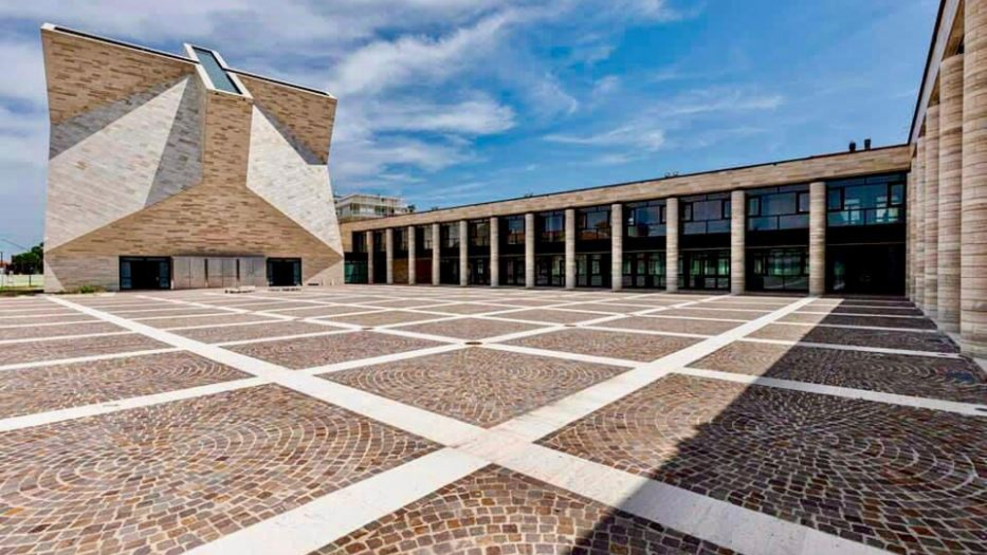 Immagine di La nuova chiesa di Mario Botta a Chieti, tenda divina che si fa grembo
